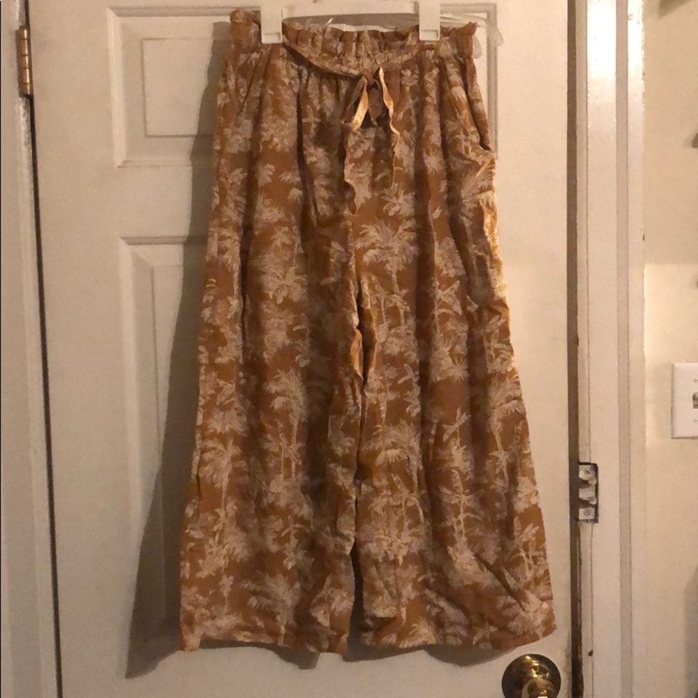 American Eagle wide leg, printed pants